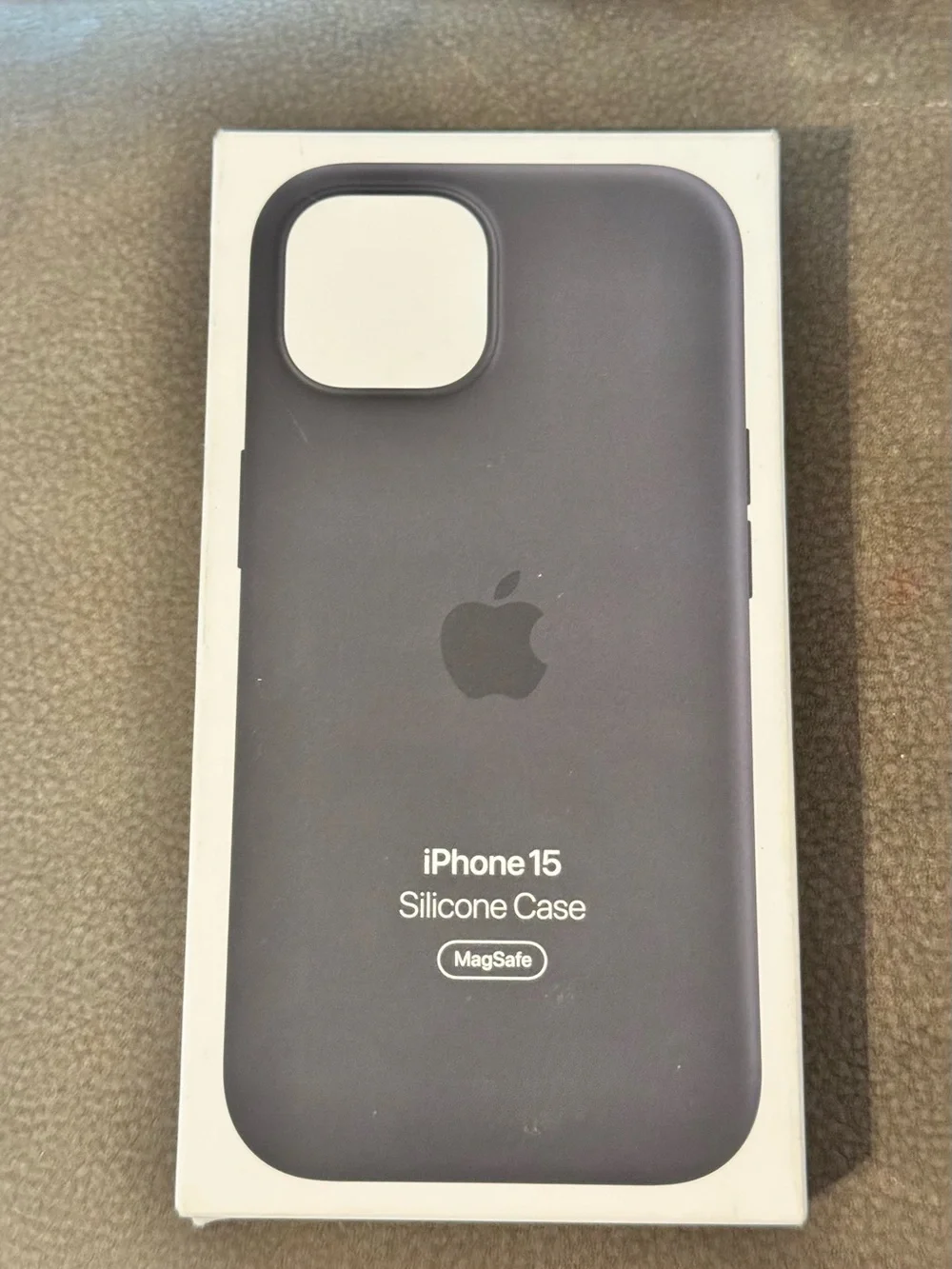 Apple iPhone 15 Silicone MagSafe Case - Midnight (Dark Gray)